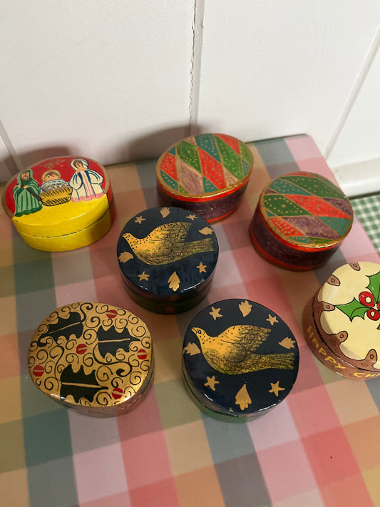 Vintage papier-maché trinket pot