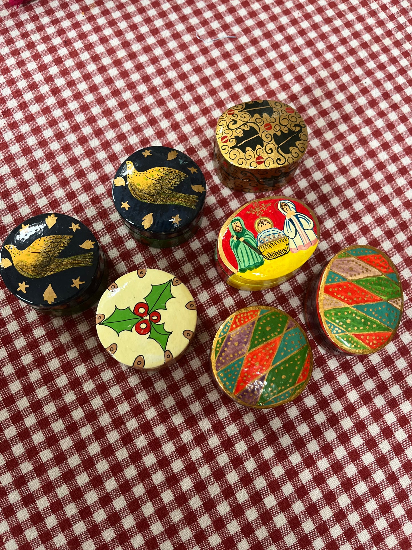 Vintage papier-maché trinket pot